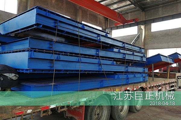 擋板門現場發貨裝車，待發往河北